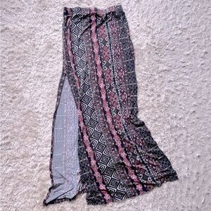 Maxi skirt w/ side slits